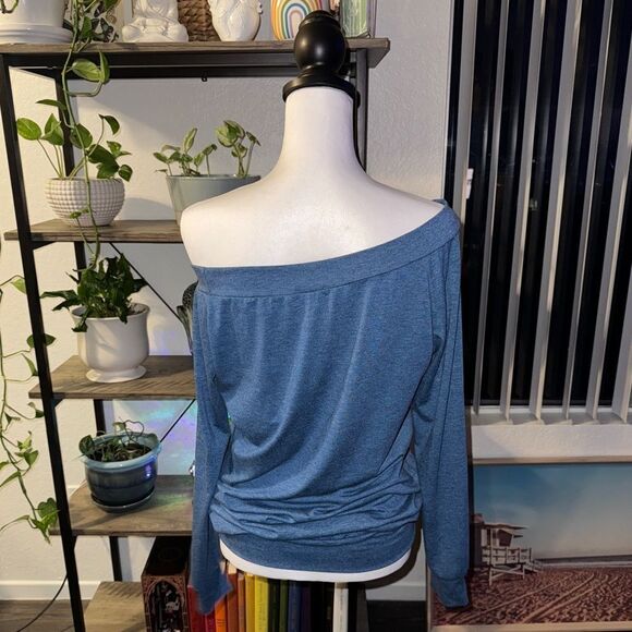 Brand new super cute oversized size small soft fabric top - Picture 5 of 7